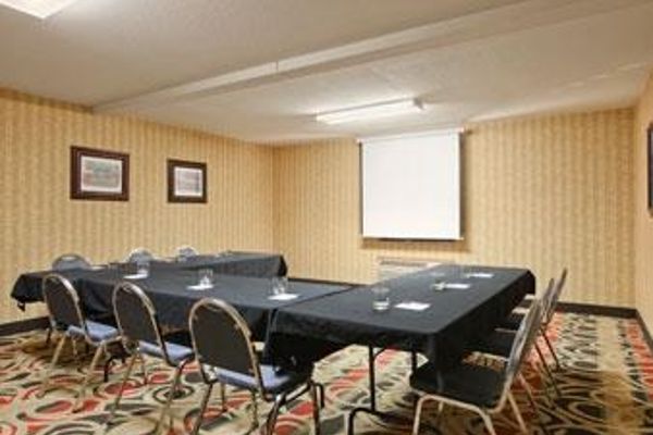 Baymont Inn and Suites Jefferson City